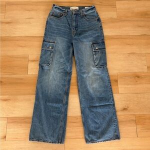 Denim Forum Wide-Leg Cargo Jeans in Blue